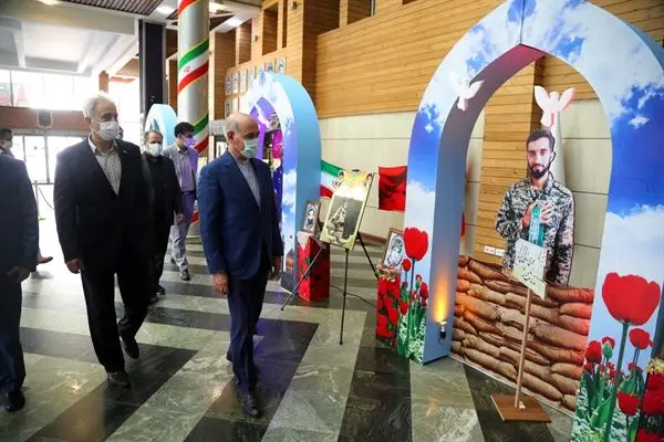بازدید مدیرعامل بانک کشاورزی ازنمایشگاه هفته دفاع مقدس