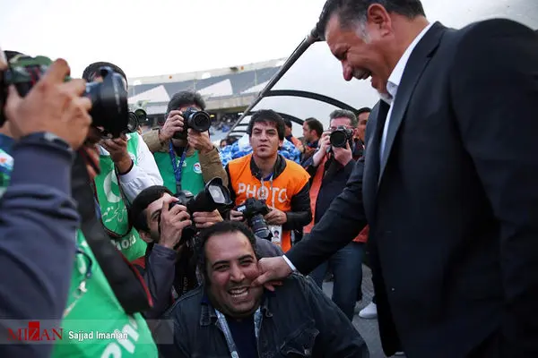 عکس/ شوخی علی دایی با خبرنگار