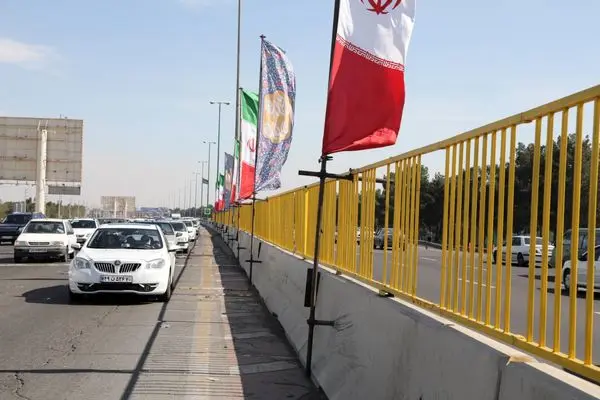 رنگ آمیزی ۷ هزار متری المان های شهری در ورودی تهران قم در استقبال از بهار