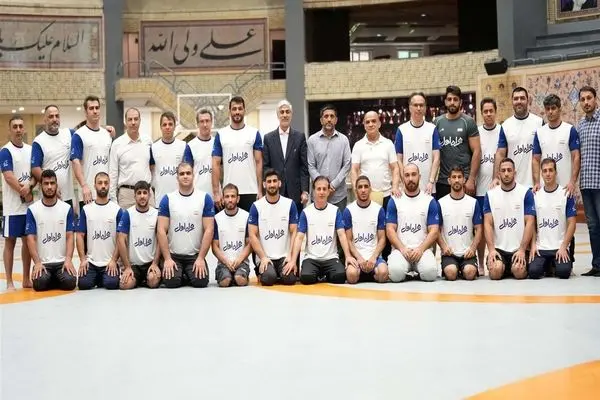 اهدای پاداش ۲ میلیارد تومانی به کشتیگیران و کادر فنی