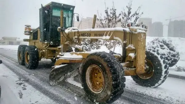برف روبی معابر شهر اراک در حال انجام است