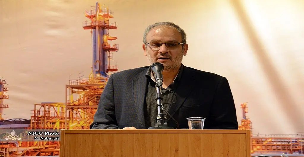 لزوم تقویت روحیه ایثار و شهادت در جامعه و انتقال آن به نسل امروز