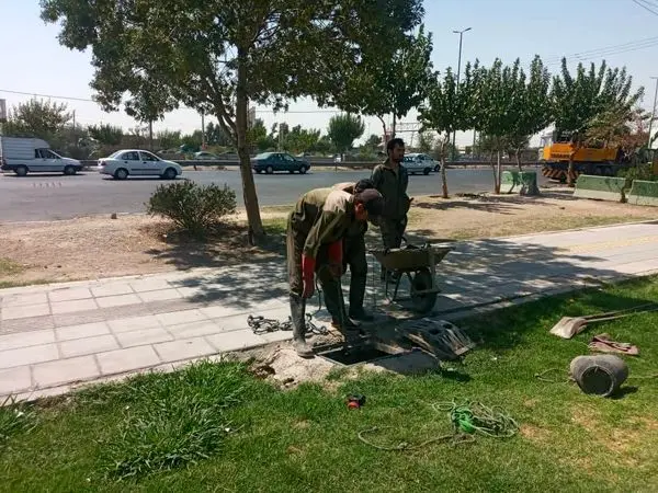 پایش و ارزیابی مسیل ها و قنوات با لایروبی کانال ها و حوضچه های رسوب گیر در منطقه 19