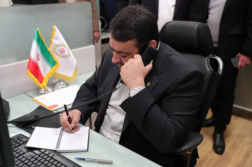 گفت و گوی بی واسطه مدیر عامل بانک ملی ایران با مشتریان بانک

