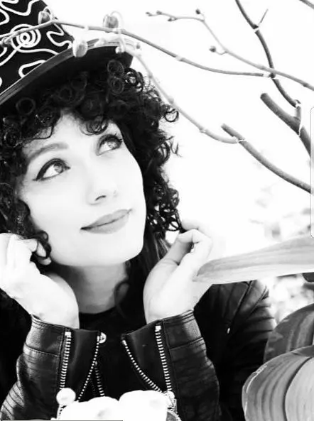 استایل عجیب خانم بازیگر با موهای فرفری+عکس
