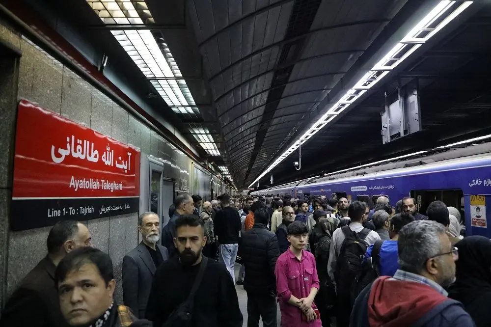 خدمات رسانی متروی تهران به شرکت کنندگان در مراسم یوم الله ۱۳ آبان


