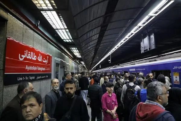 خدمات رسانی متروی تهران به شرکت کنندگان در مراسم یوم الله ۱۳ آبان

