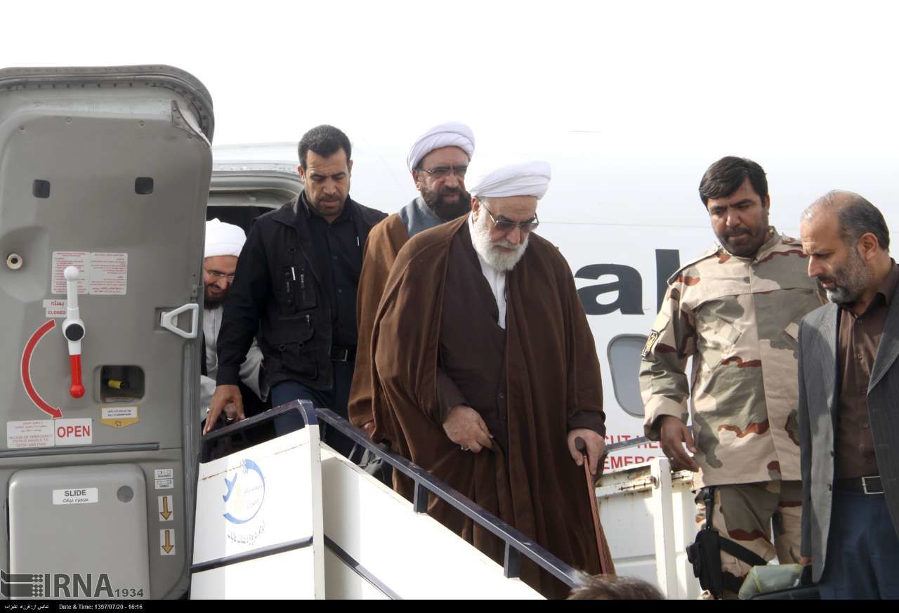 پیاده شدن رئیس دفتر رهبرانقلاب از هواپیما+عکس