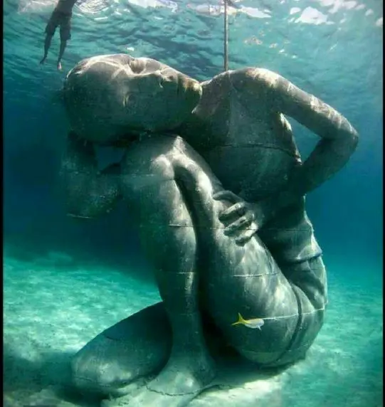 بزرگترین مجسمه زیر آب دنیا+عکس