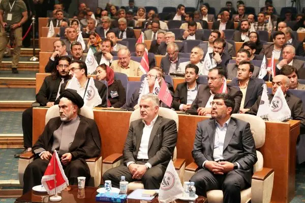 اعطای نشان برترین انتخاب ملی و لوح نشان برترین انتخاب ملی در صنعت بانکداری در اجلاس انتخاب ملی به موسسه اعتباری ملل 