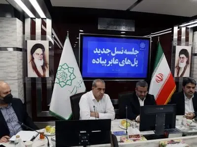 پل‌های عابر فلزی چهره شهر را صنعتی کرده است