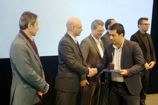 شرکت سنگ آهن مرکزی برگزیده تندیس برتر “تک ستاره” در حمایت از صنعت سلامتمحور