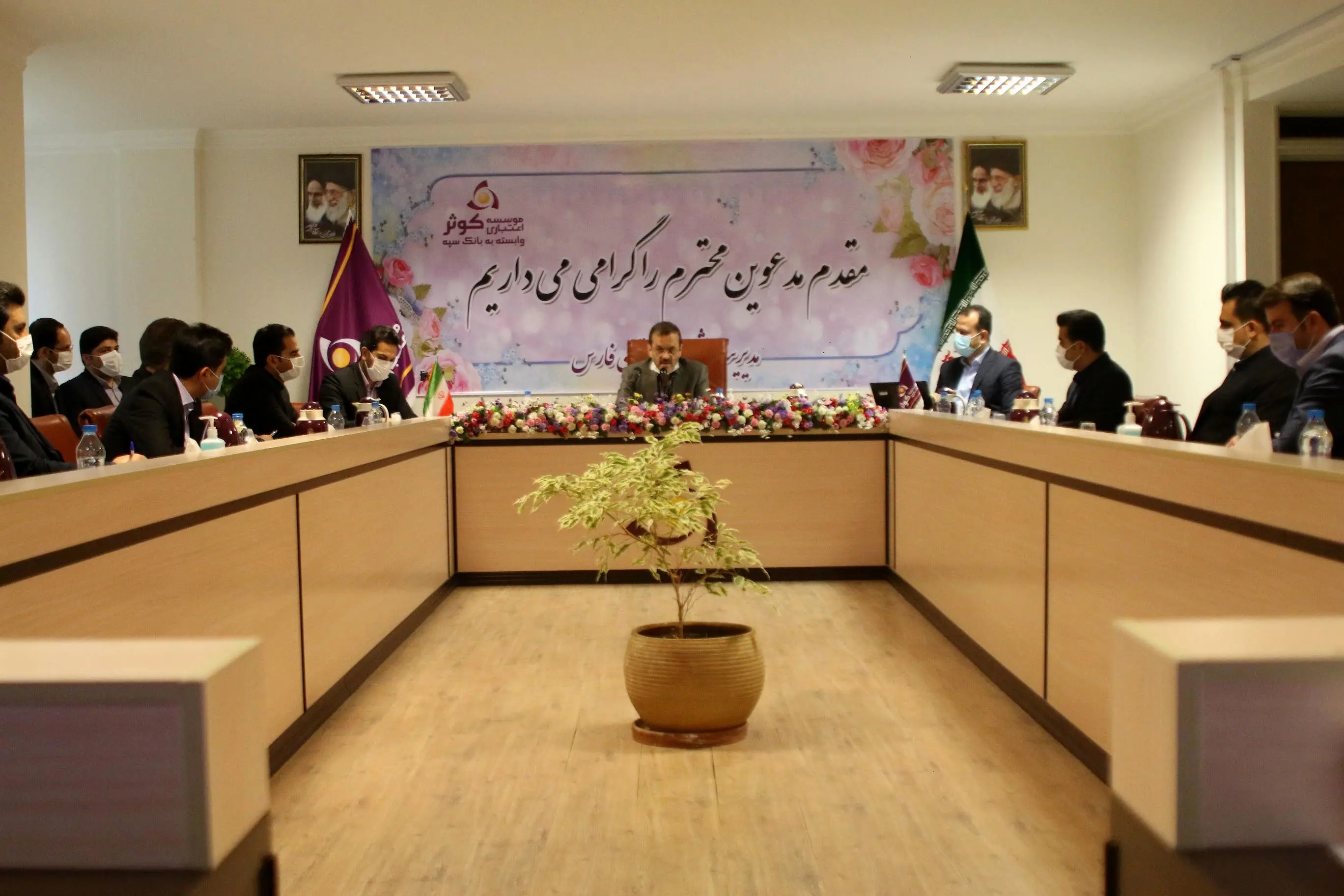 بازدید مدیرعامل بانک از شعب استان فارس و شرکت در جلسه اداری مدیریت استان
