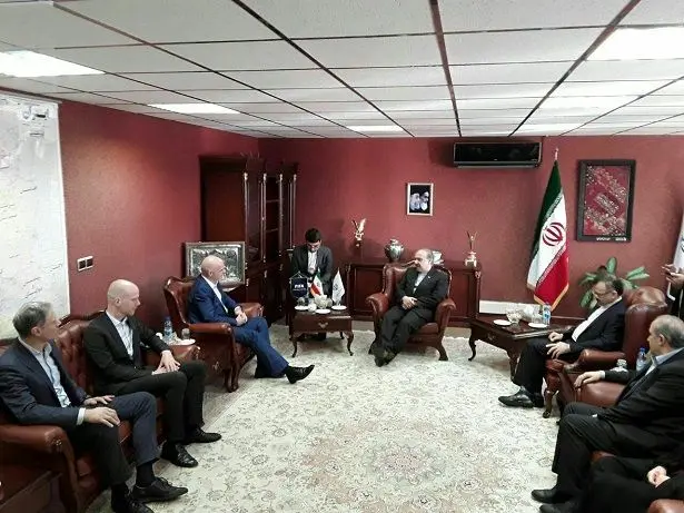 پرواز عجیب و غریب وزیر ورزش و جوانان + عکس