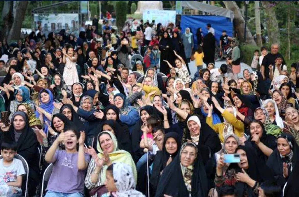 قدیمی‌ها در‌ پارک شهر از قدیم‌ترها گل گفتند و گل شنیدند

