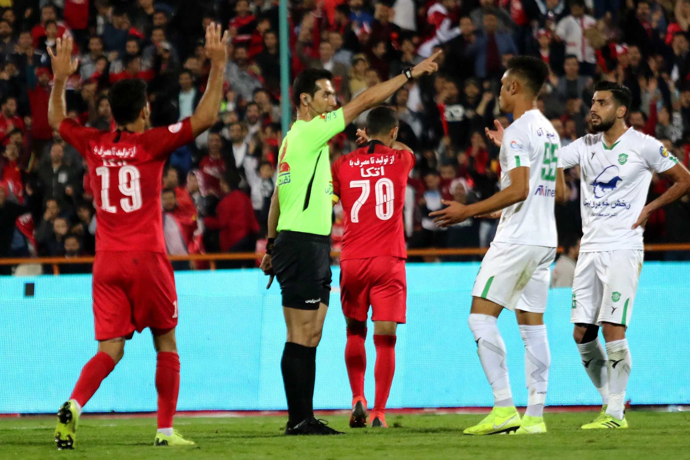 بیانیه فدراسیون فوتبال درباره حواشی دیدار پرسپولیس و ماشین سازی