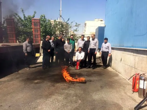 آموزش مهارتهای ایمنی و اطفاء حریق در فروشگاههای شهروند