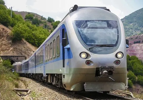 سرمایهگذاری ۸۸۰۰ میلیاردی در ناوگان ریلی مسافری کشور