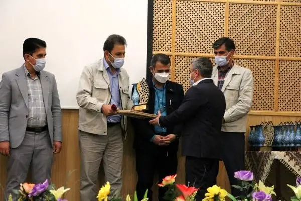 طی آیینی کارکنان نمونه شرکت پالایش نفت اصفهان تجلیل شدند