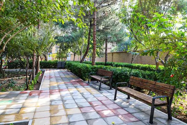 ۶۰ بوستان در منطقه سه شهر قم وجود دارد