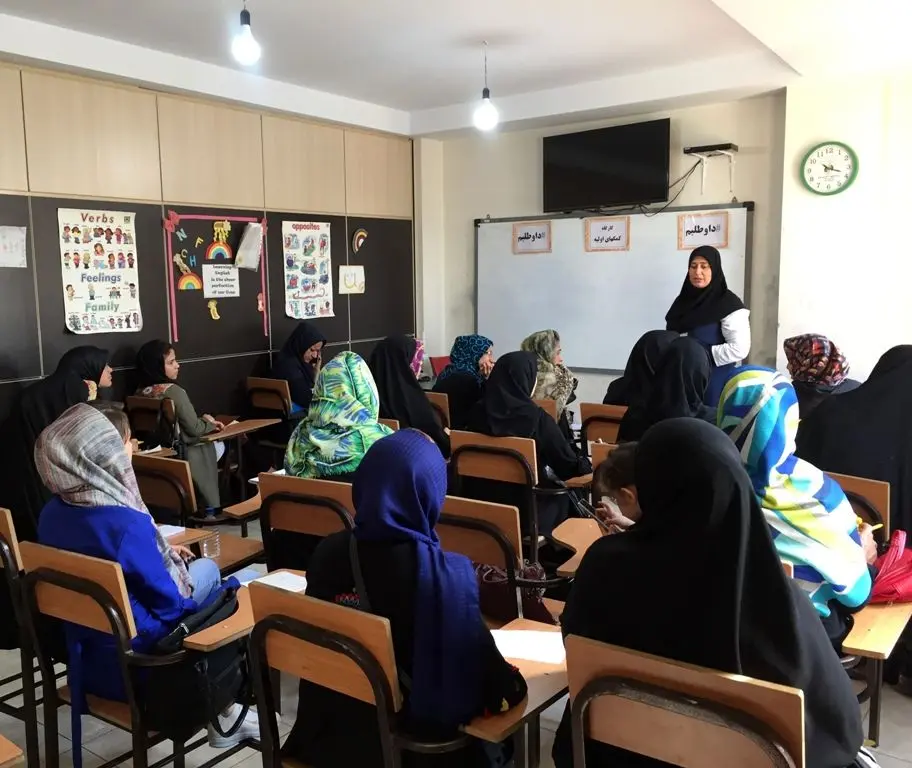 اولین دوره آموزشی کمکهای اولیه و فوریتهای پزشکی در سرای محله دستغیب 

