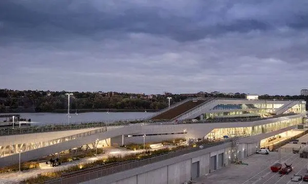 پارک تفریحی روی سقف ترمینال کشتیها+عکس