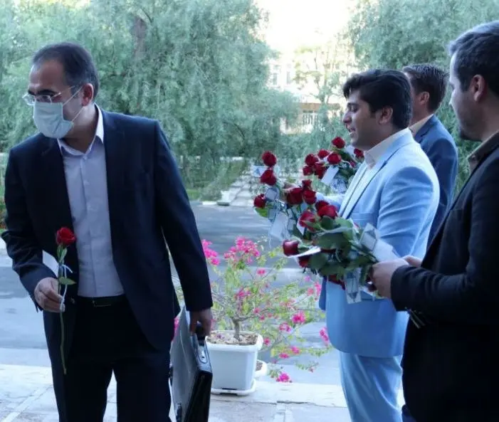 تقدیر پرسنل مشاغل کارگری برق باختر از کارمندان این شرکت به مناسبت روز کارمند