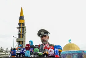 پیام رونمایی از موشک خرمشهر ۴ حمایت از صلح در منطقه است