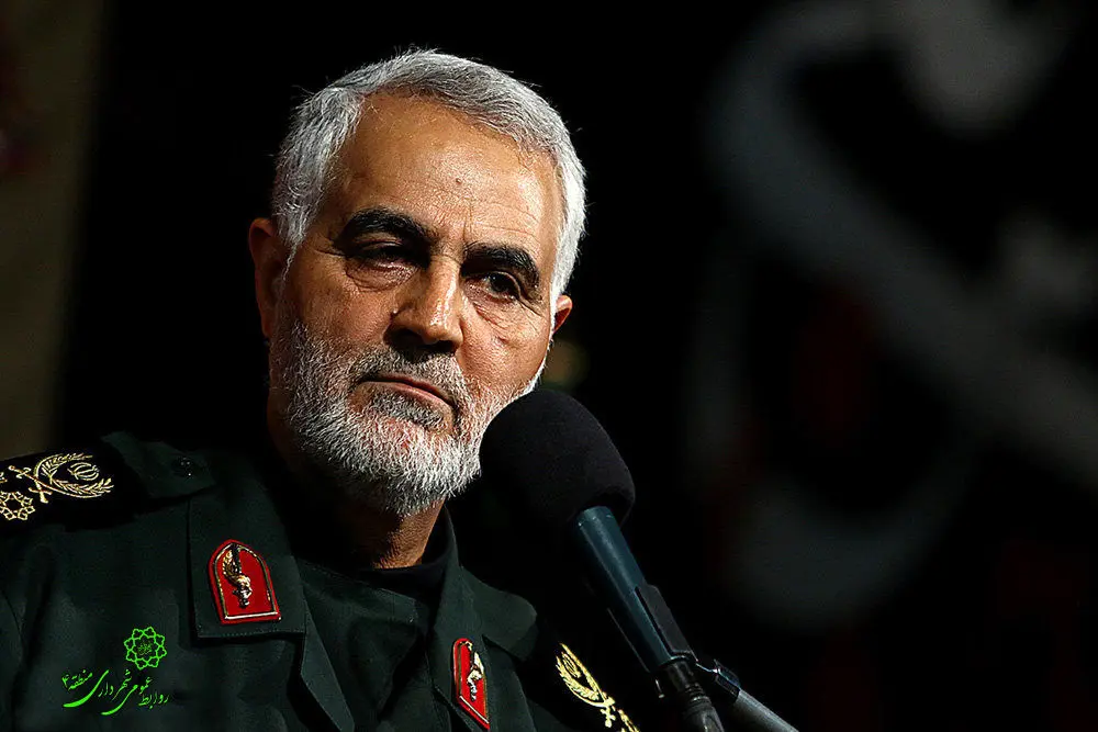 نصب تابلوهای بزرگراه سردار شهید "سپهبد حاج قاسم سلیمانی" در ایام الله دهه فجر

