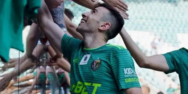 احمدزاده: پرسپولیس تماسی با من نگرفته است/ امشب قراردادم را نهایی می‌کنم