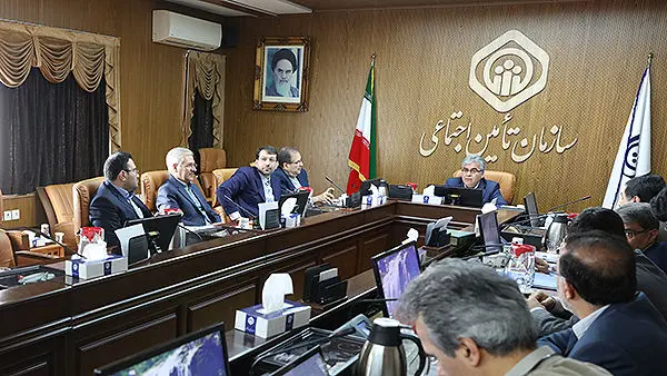 بسته حمایتی بازنشستگان نقدی است/ حذف دفترچه بیمه تأمین اجتماعی