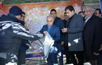 بازدید وزیر اقتصاد از غرفه بانک تجارت در راهپیمایی 22 بهمن