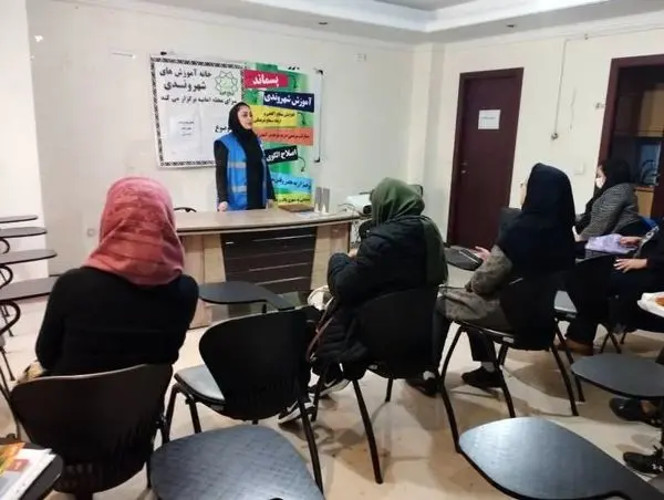 آموزش تفکیک پسماند به مراجعه کنندگان سرای محلات و میادین میوه و تره بار 