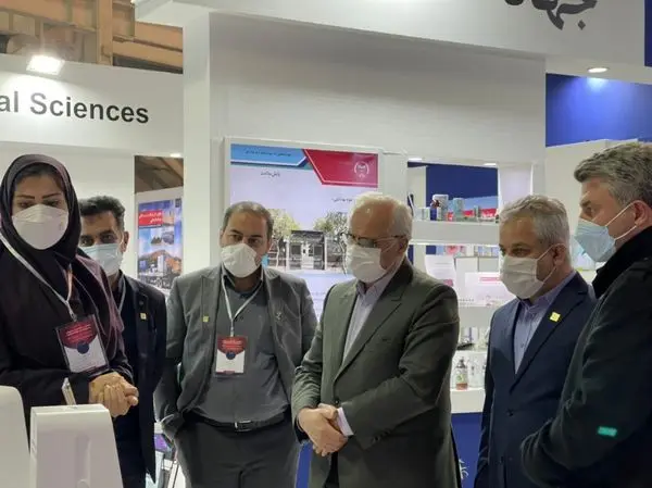 مدیرعامل سازمان منطقه آزاد انزلی از نمایشگاه توانمندیها و دستاوردهای جهاد دانشگاهی بازدید کرد