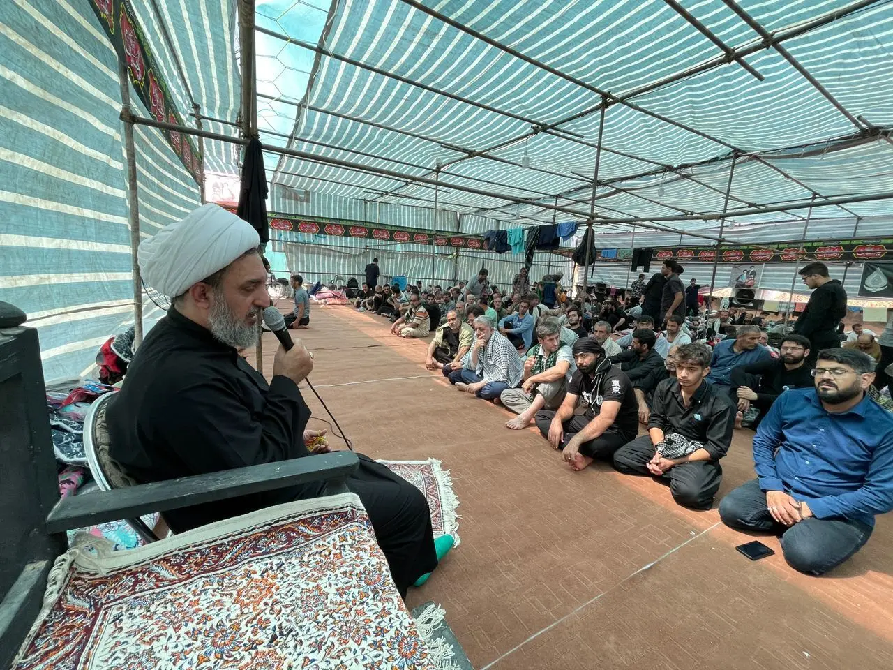 خدمات رسانی مستمرموکب چادرملو به زائران حسینی 