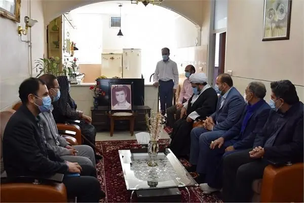 ازخانواده های معظم شهدای شرکت گازاستان مرکزی تجلیل شد

