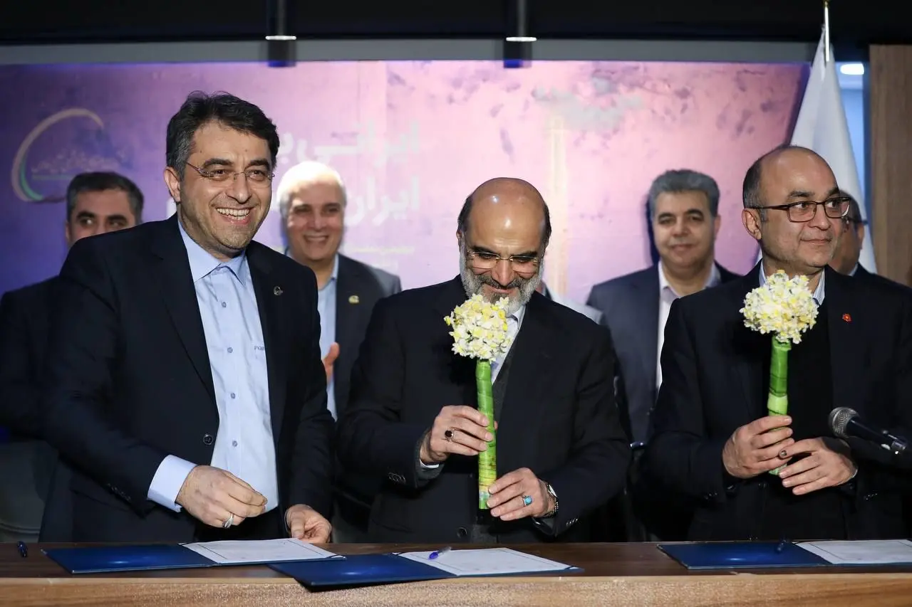 بیدبلند خلیج فارس سه تفاهم‌نامه برای تسریع در پروژه ملی جمع‌آوری گازهای مشعل شرق کارون، امضا کرد

