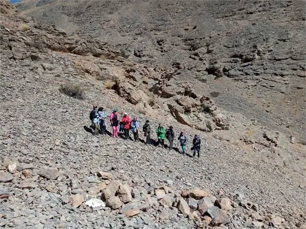 صعود بانوان کوهنورد شرکت گاز استان مرکزی بربام قله سفیدخانی