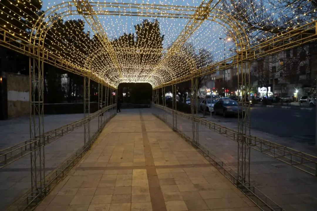 اجرای تونل نوری هفت رنگ با سه هزار متر ریسه سوزنی در منطقه 19