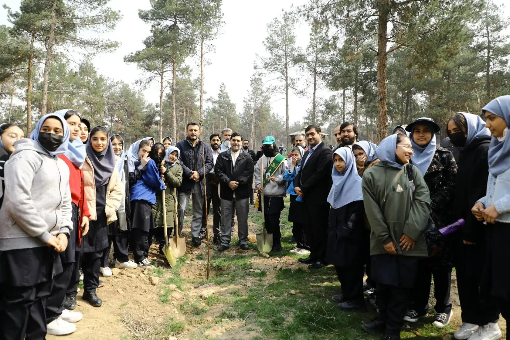 اجرای برنامه "جان زمین" و کاشت ۱۱۰۰ نهال به نیابت از شهدا در سرخه حصار