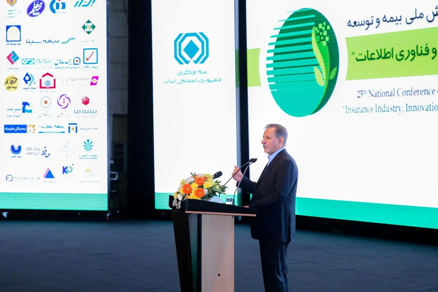 سیاست دولت کاهش اتکا به درآمد‌های نفتی است