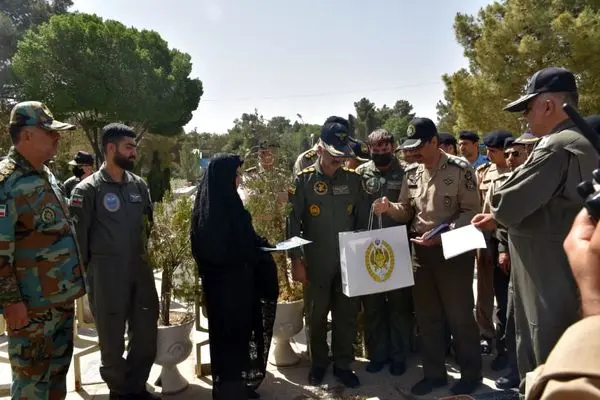 عطرافشانی مزار شهدای گمنام و شهید خلبان رسول عابدیان