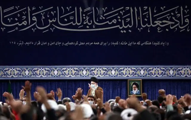رهبر معظم انقلاب: اگر حج نباشد امت اسلامی فرو خواهد پاشید


