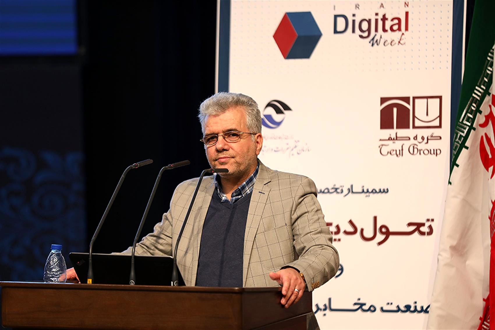 درآمد اپراتورها از پیامک به صفر رسیده است