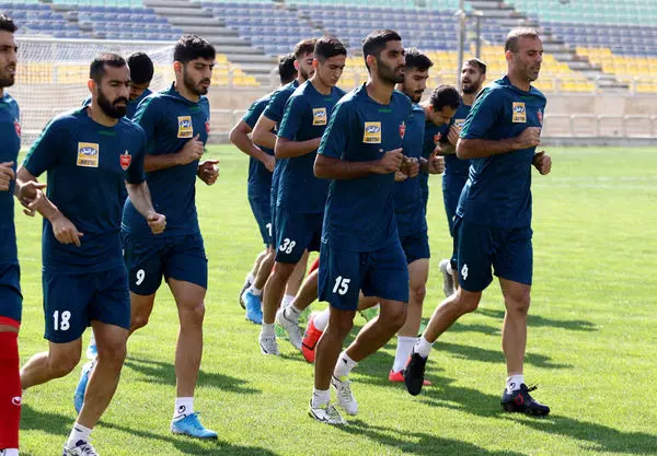 تمرین پرسپولیس با لباس‌های جدید برگزار شد/ تمرینات اختصاصی نعمتی با کادر پزشکی