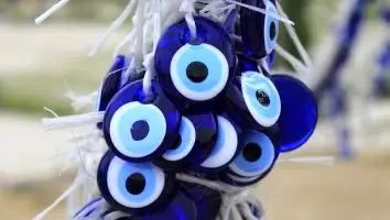 چگونه از چشم زخم دیگران در امان باشیم؟
