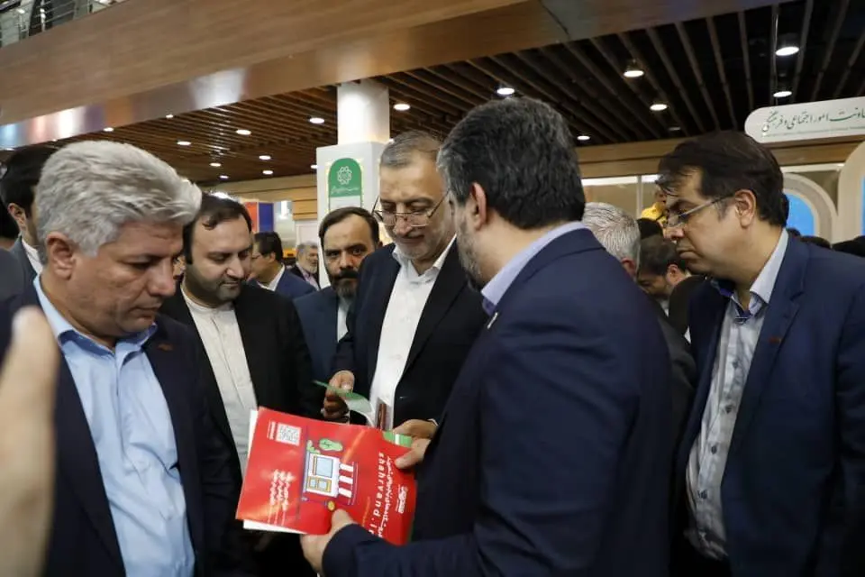 بازدید شهردار تهران از غرفه شرکت شهروند در نمایشگاه شهرهای خواهرخوانده و توانمندی مدیریت شهری تهران ۱۴۰۱