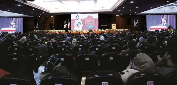 برای ترویج روحیه ایثار، خانوادههای جانبازان، شهدا و ایثارگران از همه سزاوارترند