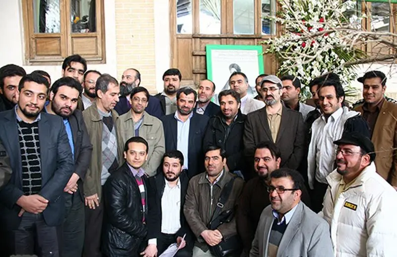 بیت امام  در قم گلباران شد