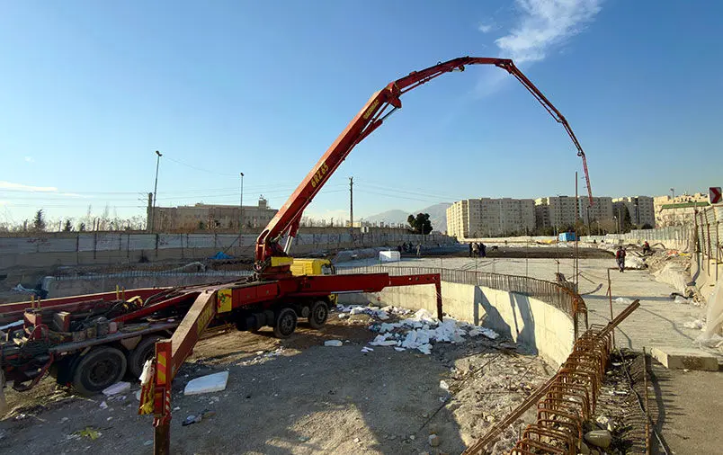 تکمیل عرشه زیرگذر تقاطع بزرگراه‌های حکیم - تعاون